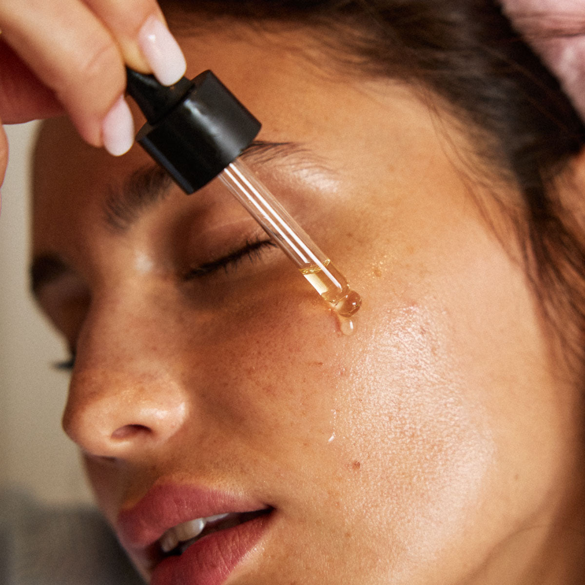 Por qué tu piel necesita un sérum antioxidante cada día