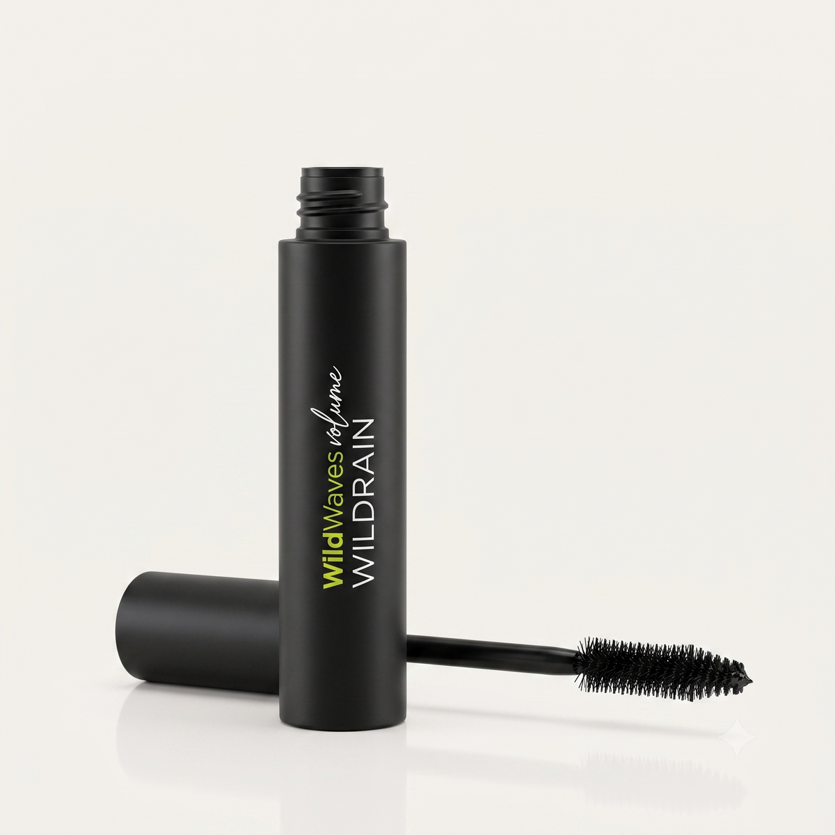 Máscara de pestañas negro intenso con tratamiento Wild Waves