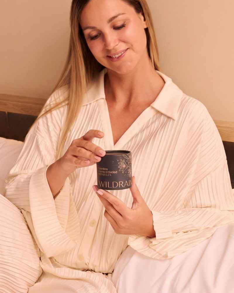 Crema facial de Retinol 0,3% Antiedad para Arrugas, Manchas y Textura de la Piel, VALENTINA